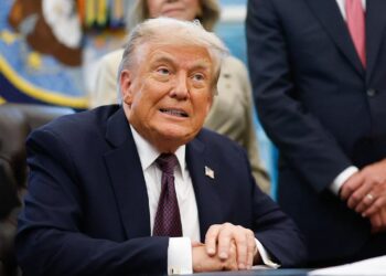 “Five alarm fire!” Trump caught meddling with Postal Service ahead of midterms