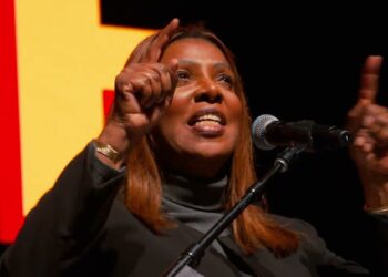 “I will not break. I not bend. ” Letitia James rallies with Zohran in Washington Heights.